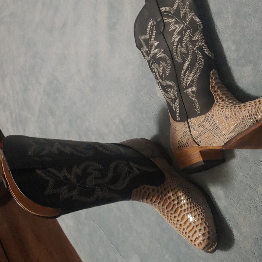 Boots - Picture 2 of 4